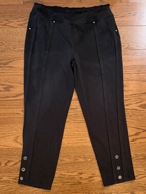 neon buddha Black Cropped Stretch Pull-On Pants with Hem Buttons
